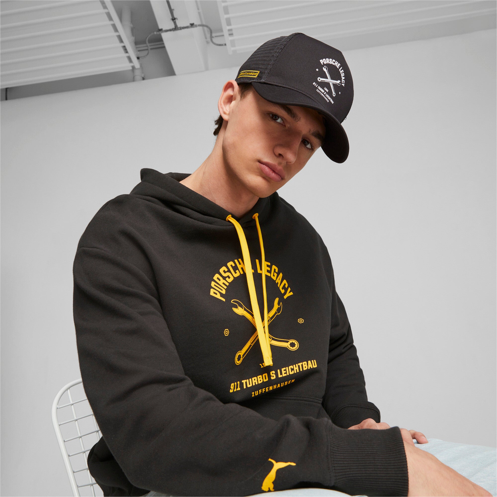 [024779-01] Mens PUMA PORSCHE LEGACY GARAGE CREW TRUCKER CAP