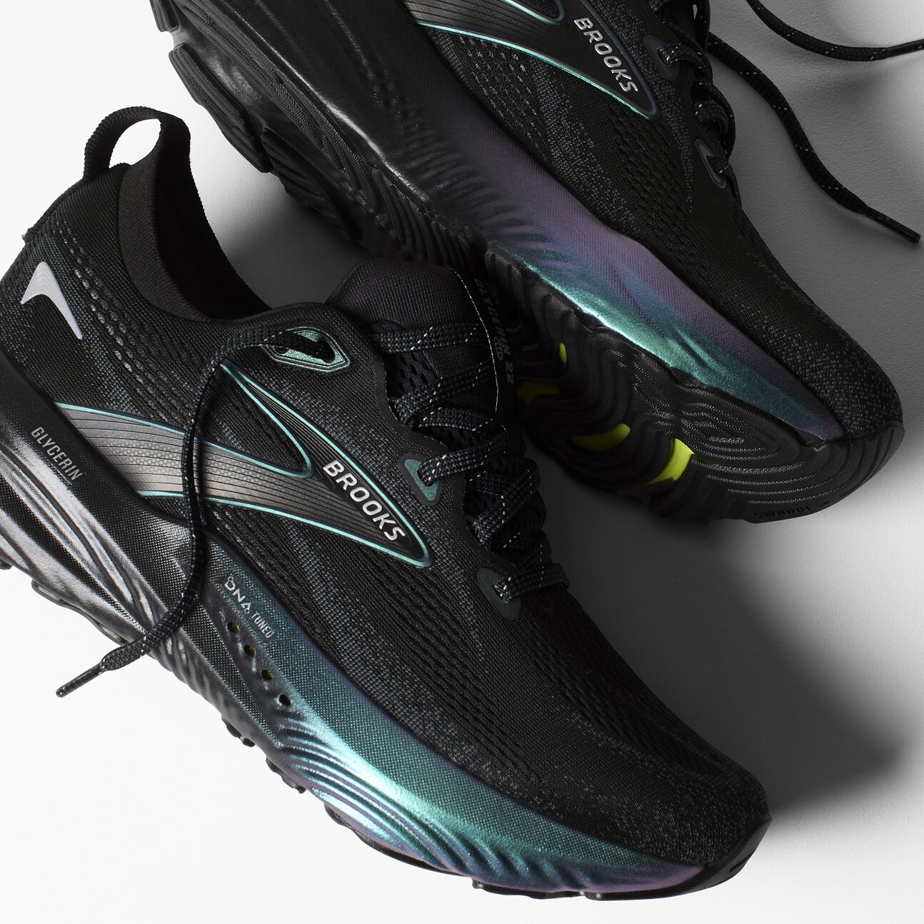 [1104451D.026] MENS BROOKS GLYCERIN 22