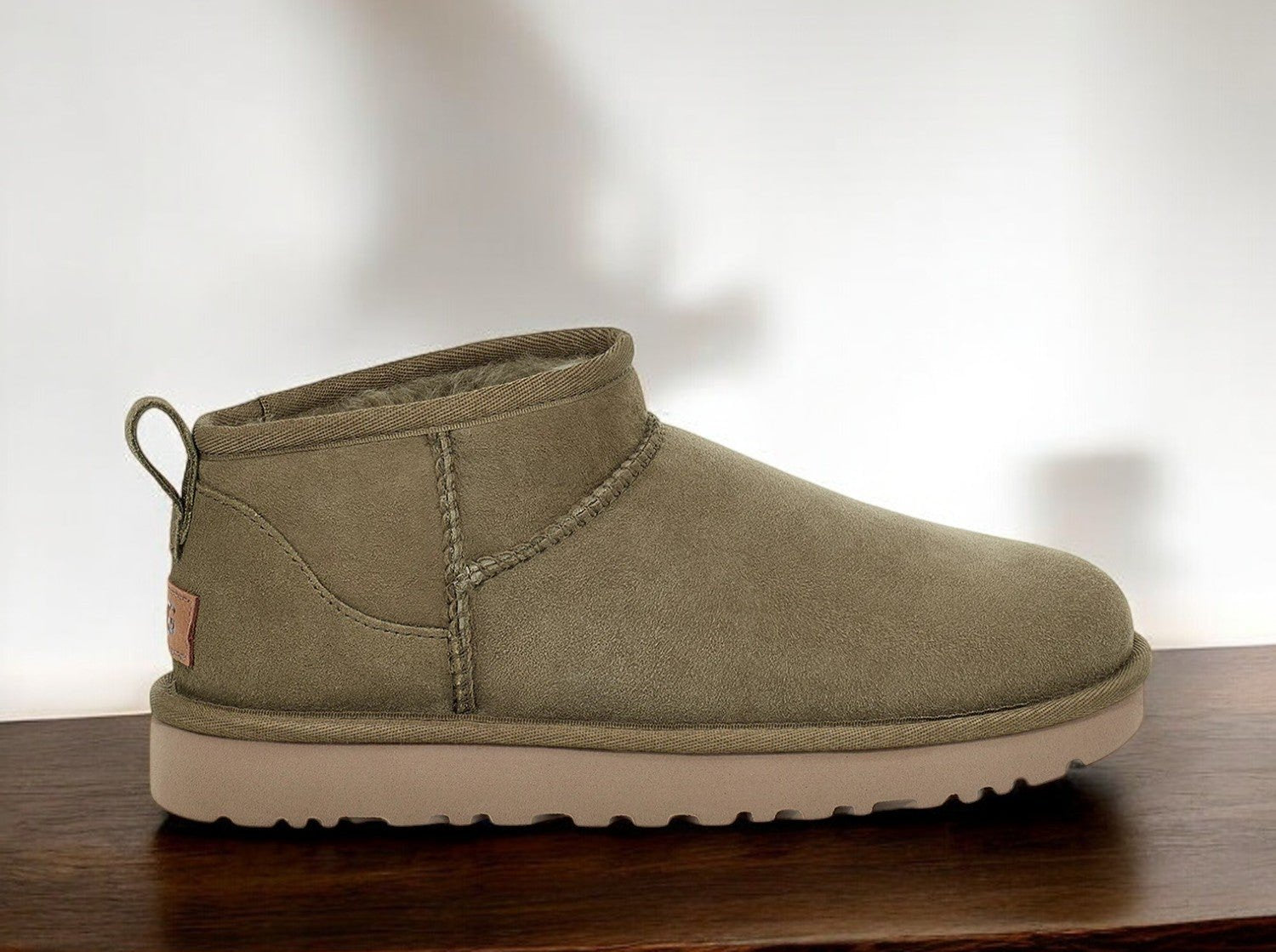 [1116109-ALP] Womens UGG CLASSIC ULTRA MINI