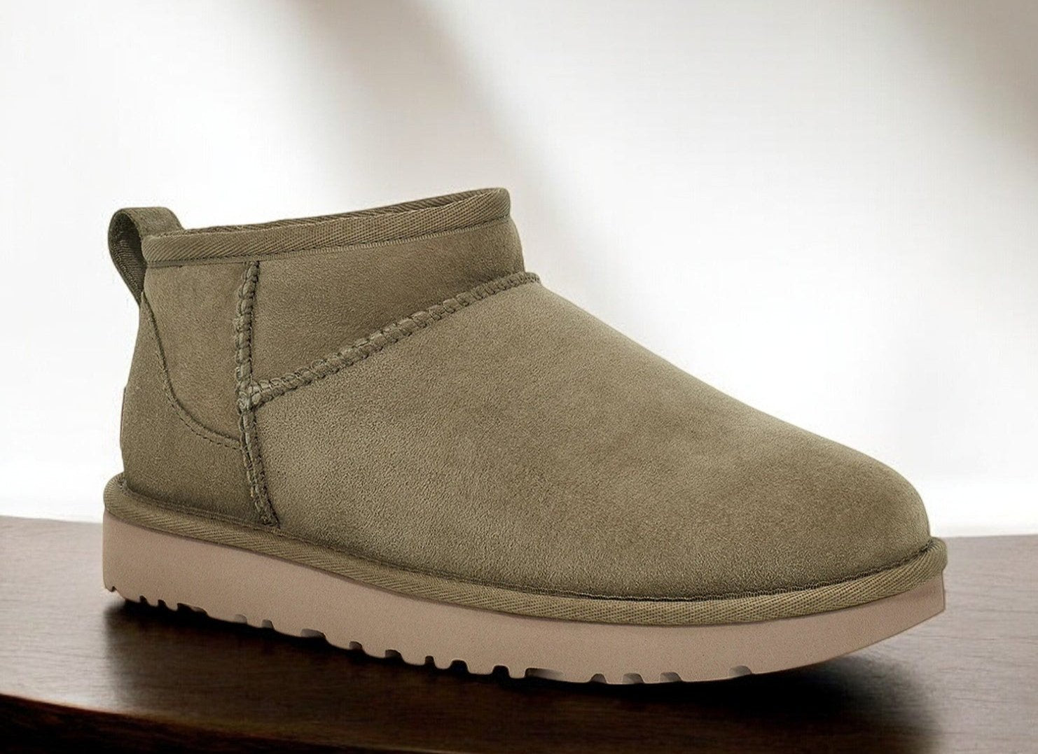 [1116109-ALP] Womens UGG CLASSIC ULTRA MINI
