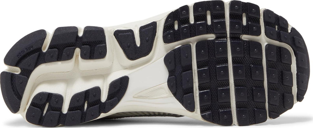 [FD0884-025] Womens Nike Zoom Vomero 5 (W) 'Photon Dust Metallic Silver'