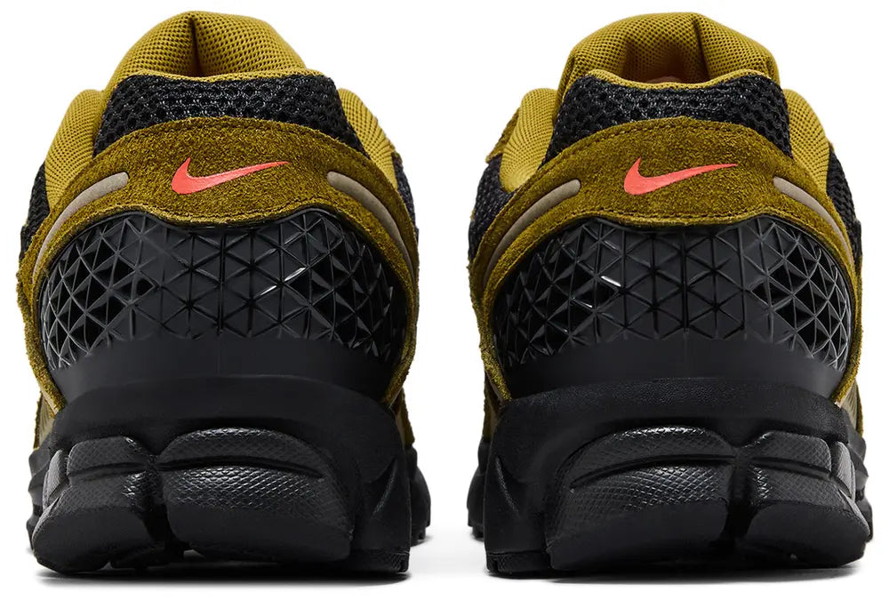 [IH1344-300] MENS NIKE ZOOM VOMERO 5 PREMIUM 'OLIVE FLAK PICANTE RED'