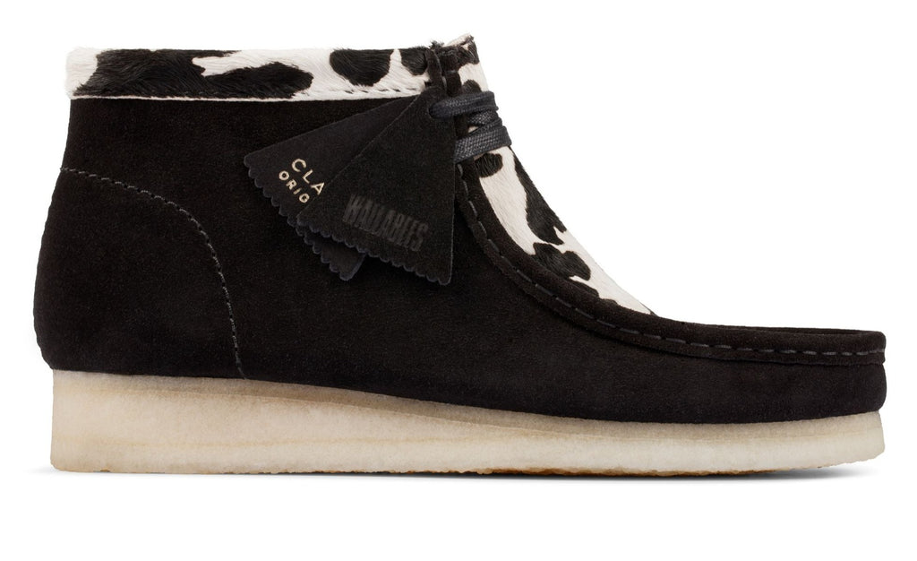 [26154810] Mens Clarks WALLABEE BOOT BLACK COW PRINT