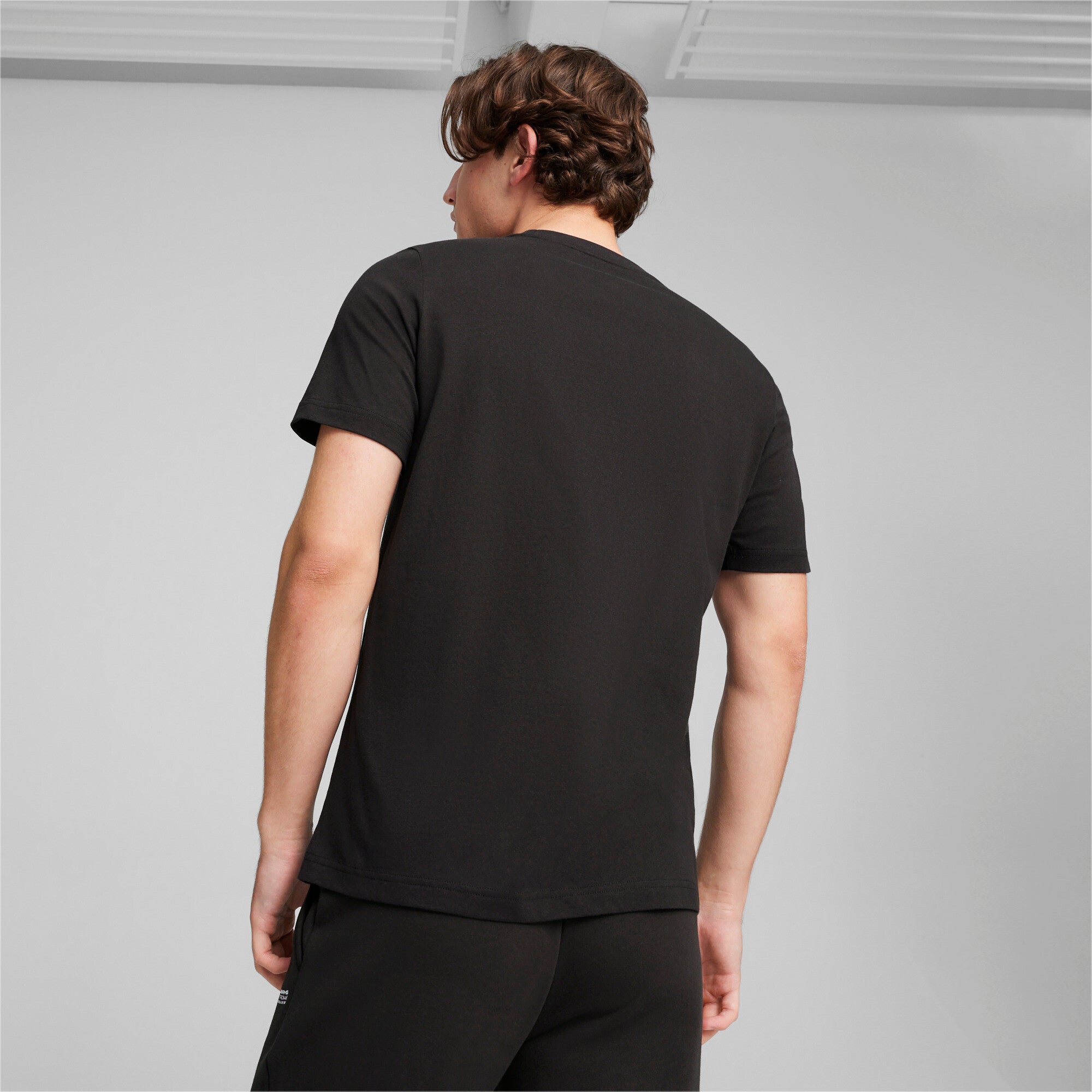 [623762-01] MENS PUMA MAPF1 ESSENTIALS LOGO TEE