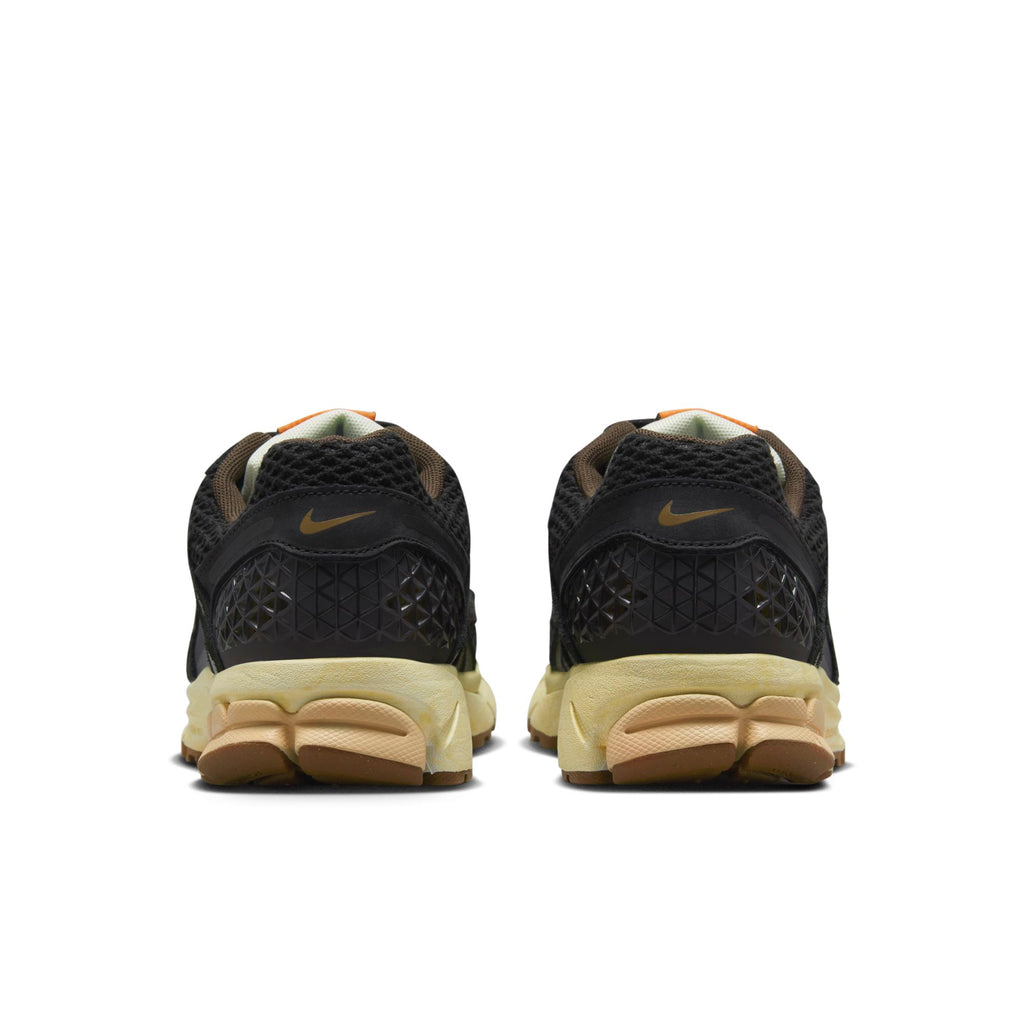 [FD0533-010] Womens Nike ZOOM VOMERO 5 'BLACK SESAME'