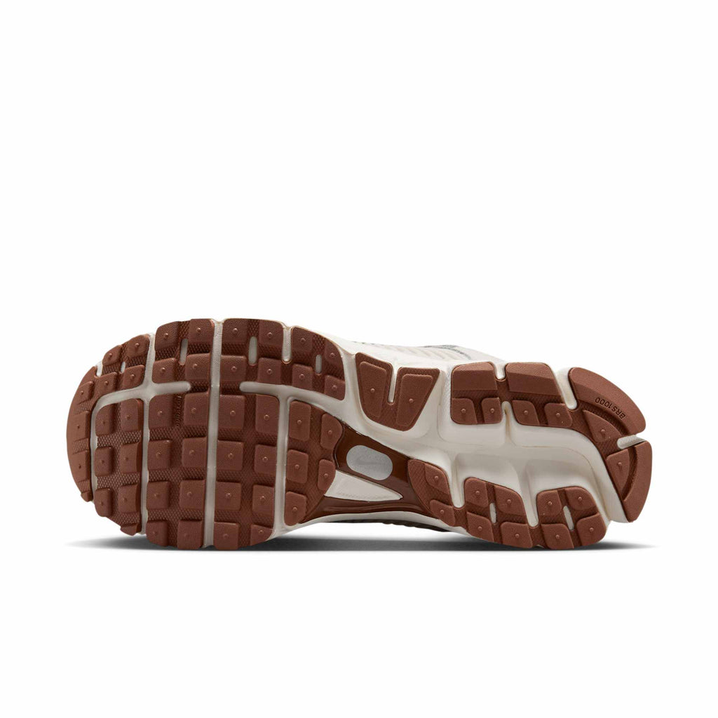 [FZ3780-101] WOMENS NIKE ZOOM VOMERO 5