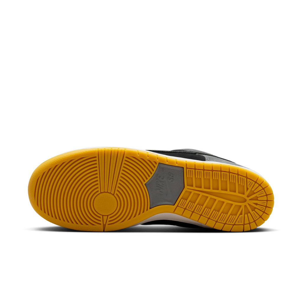 [HF3063-001] Mens Nike SB Dunk Low 'Dark Smoke Grey'