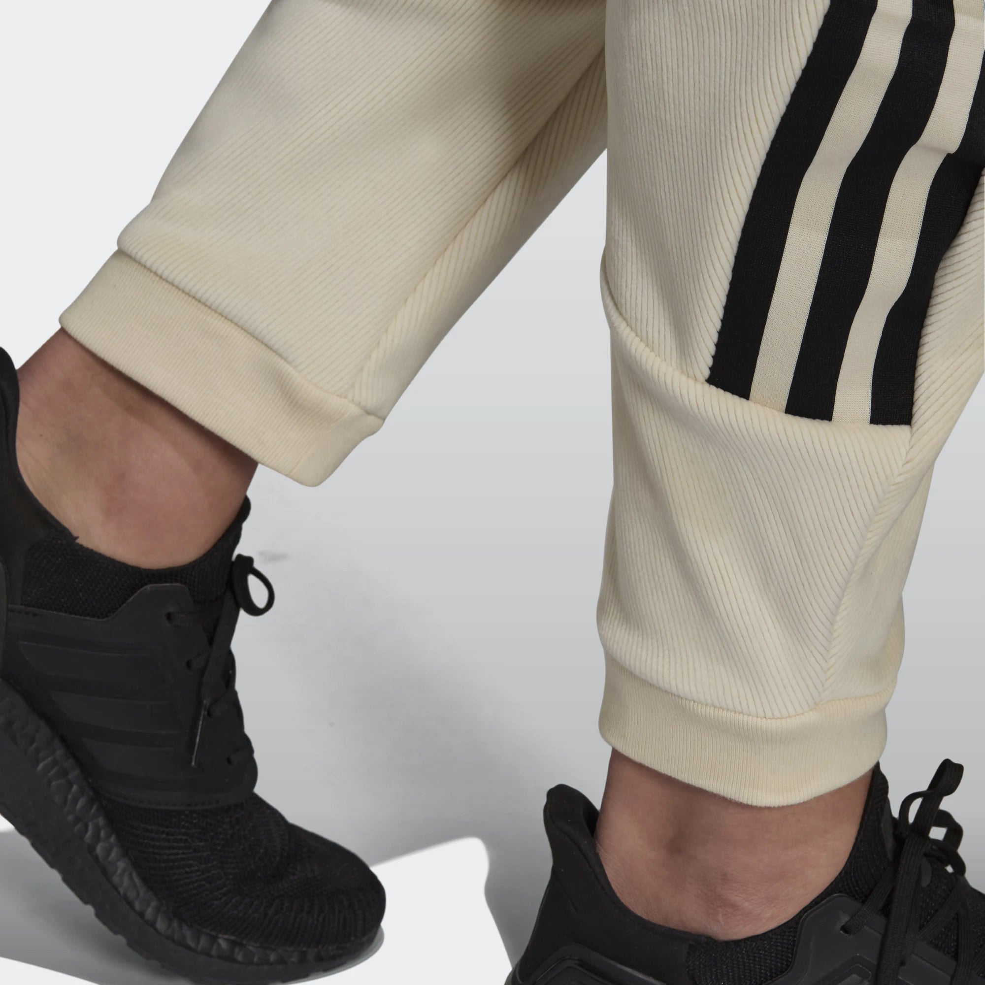 [H47893] Mens Adidas FUTURE ICONS PREMIUM O-SHAPED PANTS