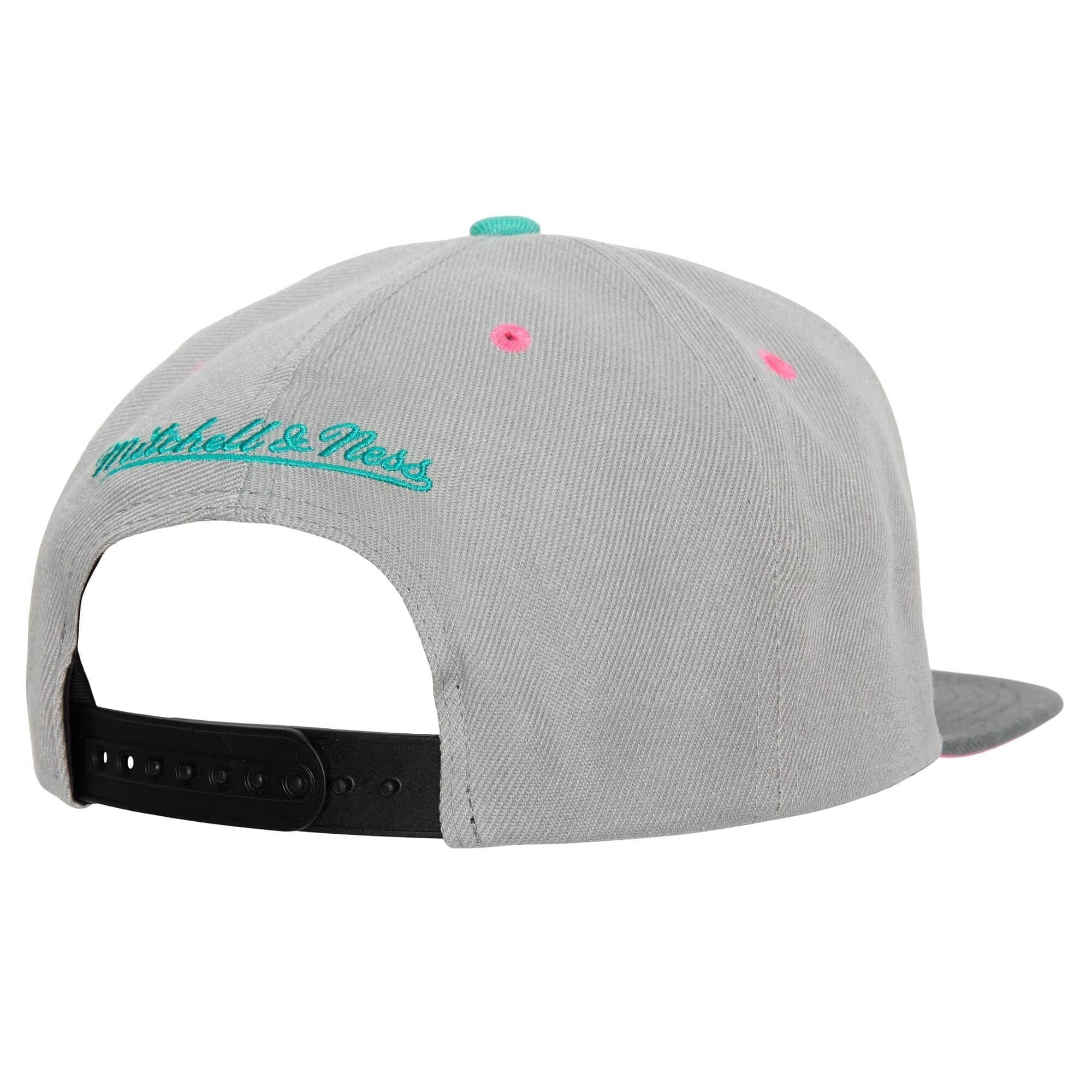 MENS MITCHELL & NESS NBA GRAY WOLF MAGS SNAPBACK HORNETS - LIGHT GREY