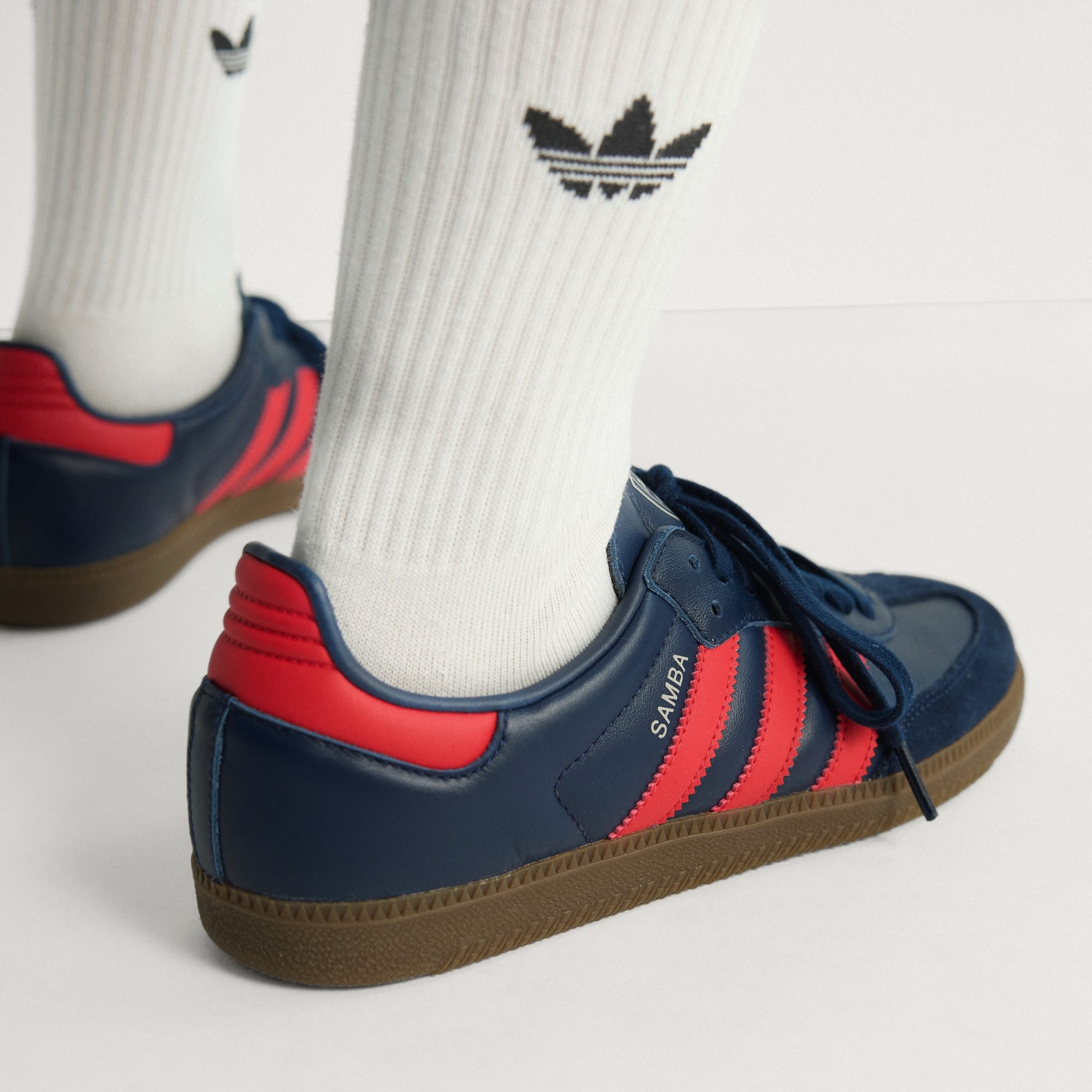 [JQ4037] MENS ADIDAS SAMBA LICENSED