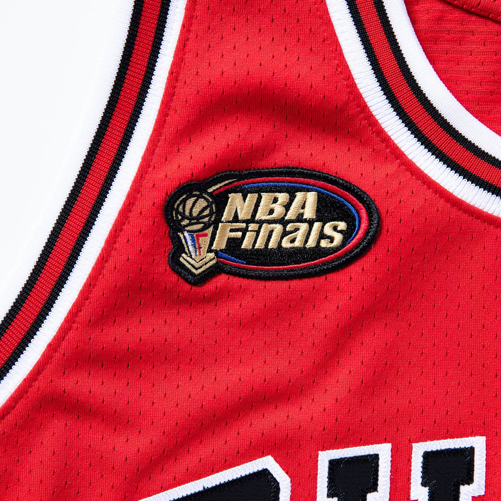 MENS MITCHELL & NESS AUTHENTIC ROAD FINALS JERSEY BULLS 1997 SCOTTIE PIPPEN