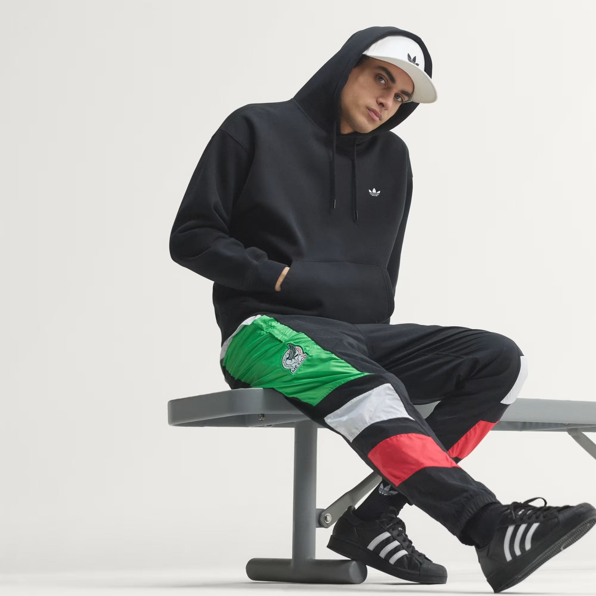 [KG2570] MENS ADIDAS MEXICO EQT TRACK PANTS