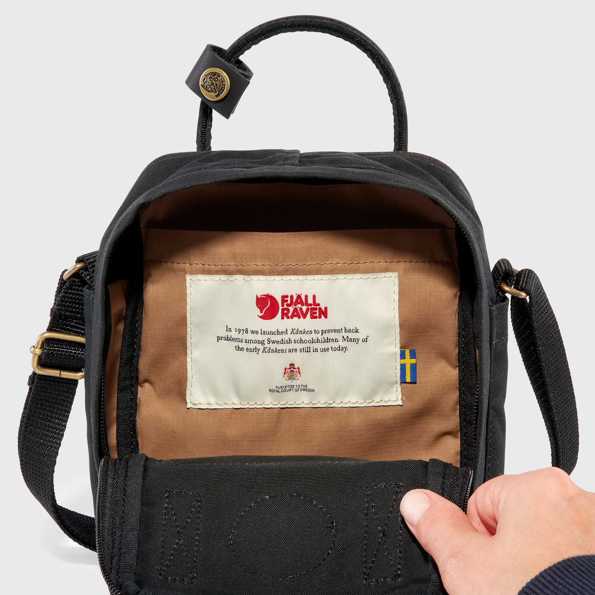 [23799-550] UNISEX FJALLRAVEN KANKEN NO. 2 SLING BAG