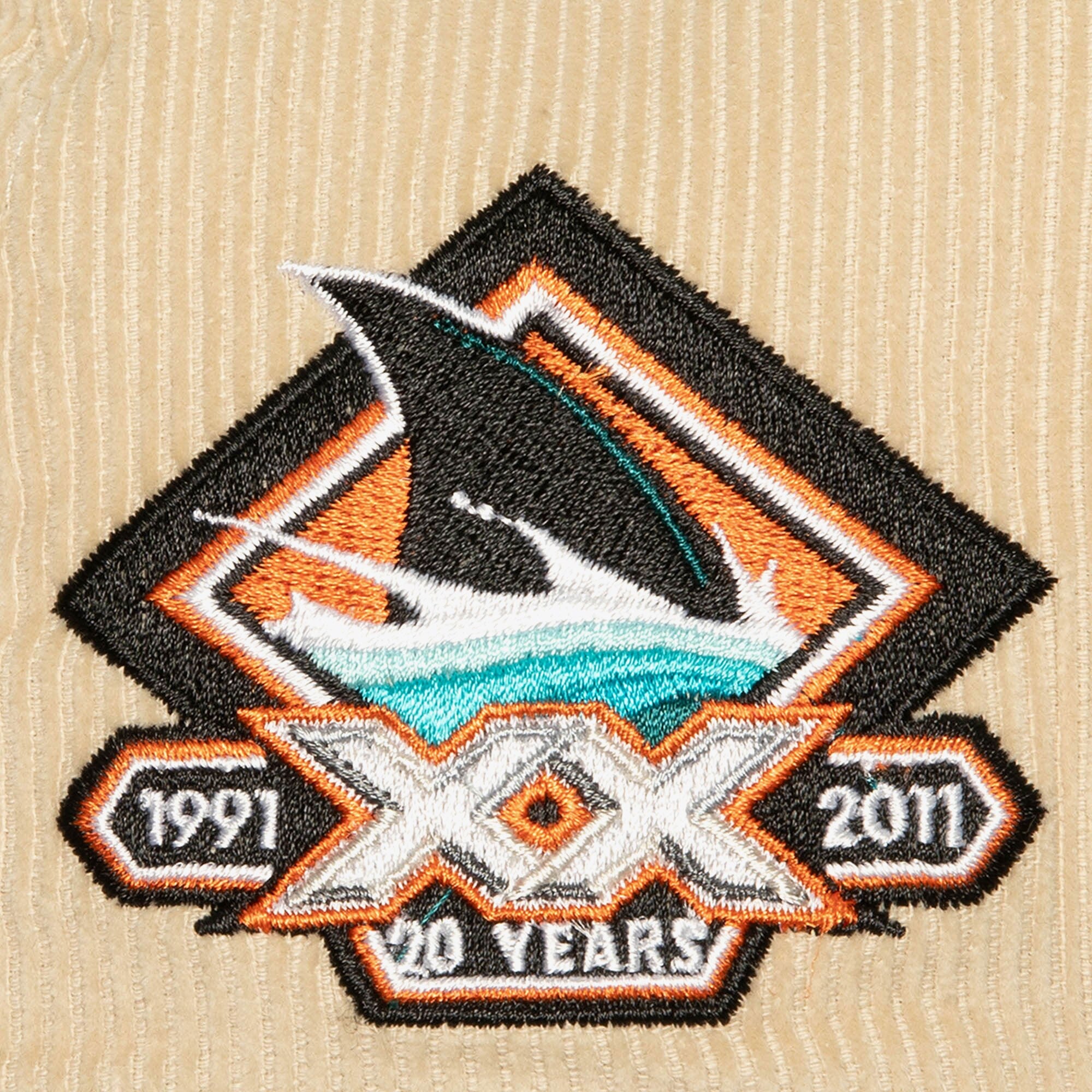 MENS MITCHELL & NESS NHL 2 TONE TEAM CORD FITTED SHARKS - OFF WHITE