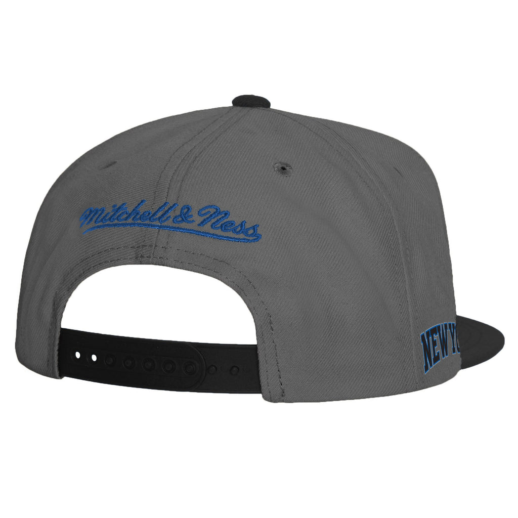MENS MITCHELL & NESS NBA STORM FRONT SNAPBACK KNICKS - GREY