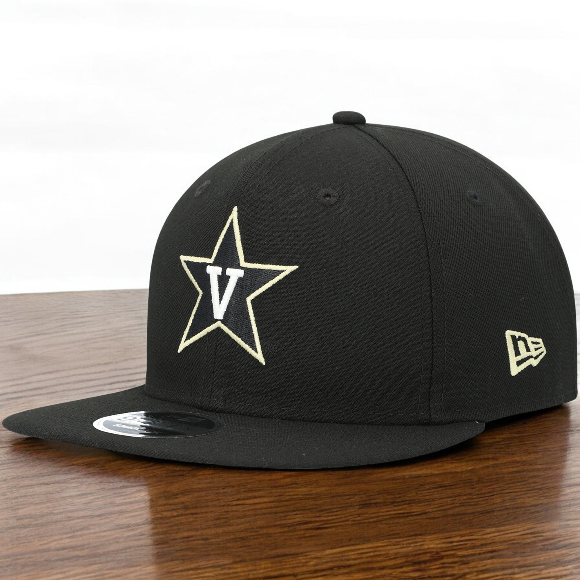 [70523680] MENS NEW ERA NCAA VANDERBILT COMMODORES 950 SNAPBACK - BLACK
