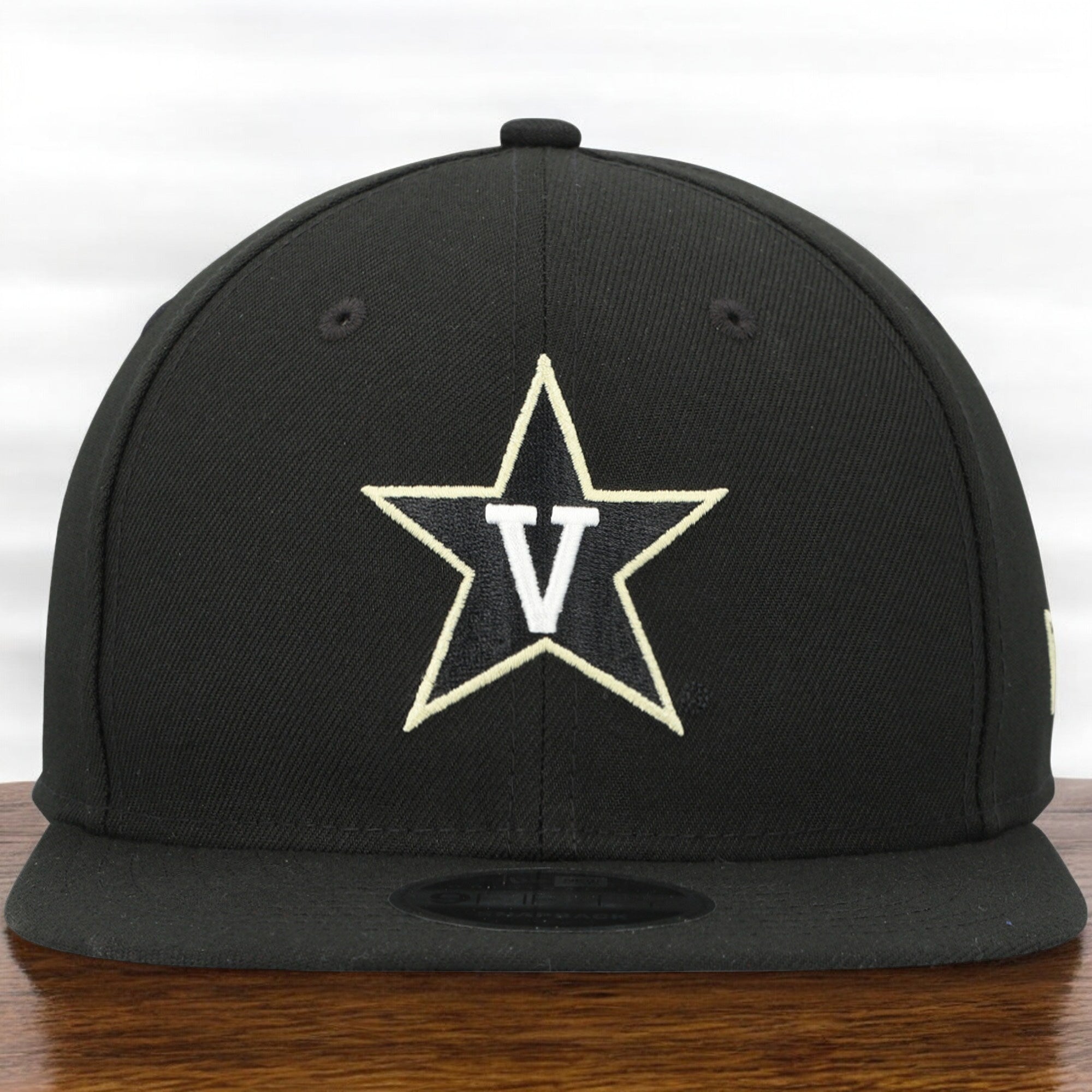 [70523680] MENS NEW ERA NCAA VANDERBILT COMMODORES 950 SNAPBACK - BLACK