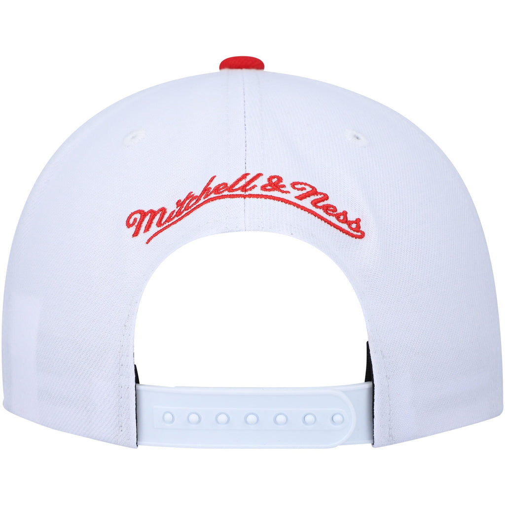 [6HSSJS19078-CBUWHRD] MENS MITCHELL & NESS NBA CHICAGO BULLS CORE BASIC SNAPBACK