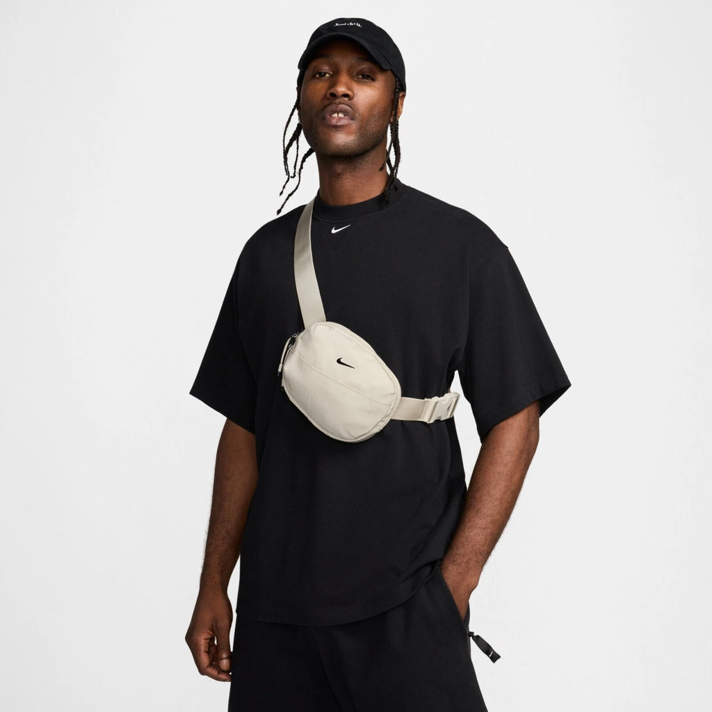 [HM6120-072] MENS NIKE AURA CROSSBODY 2L BAG