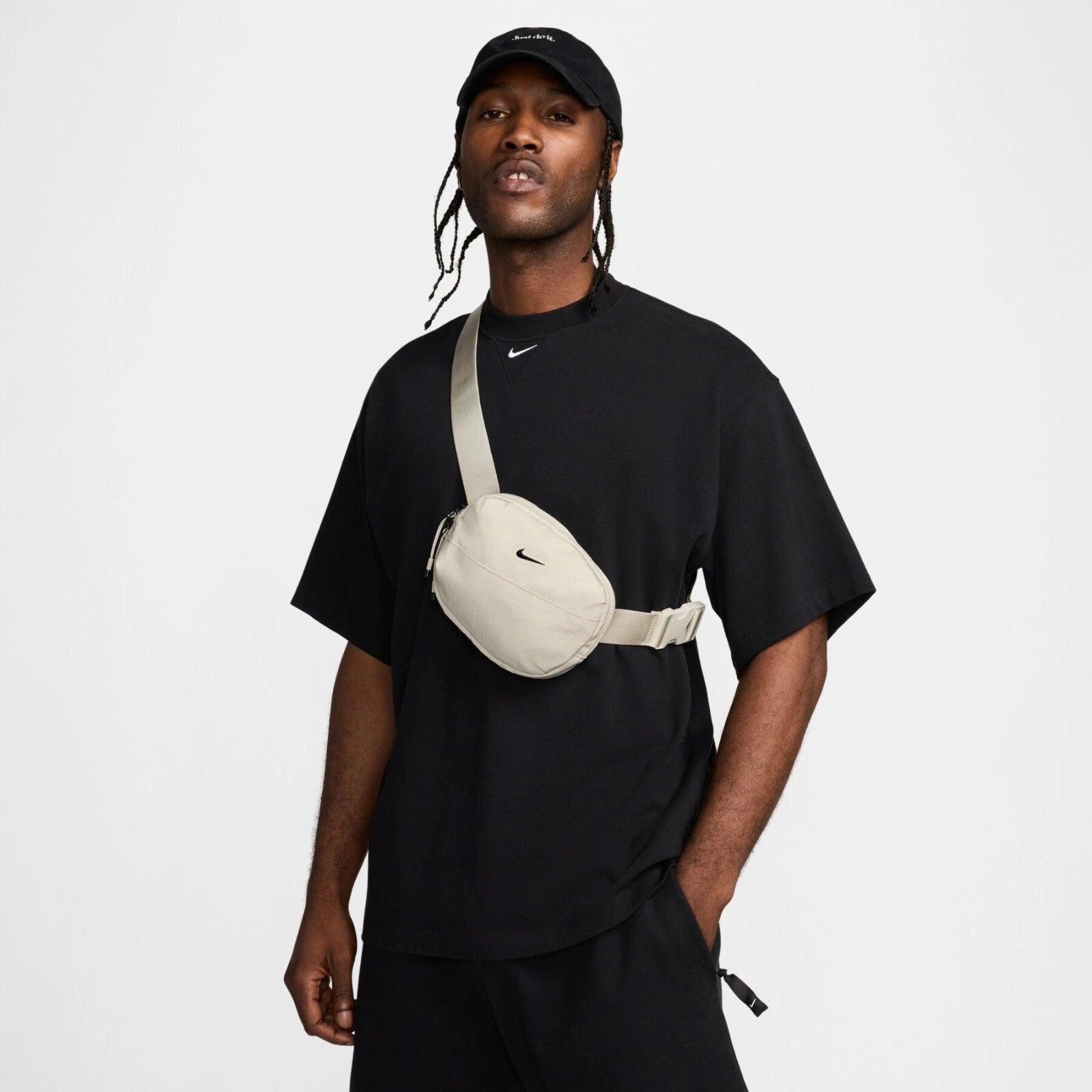[HM6120-072] MENS NIKE AURA CROSSBODY 2L BAG