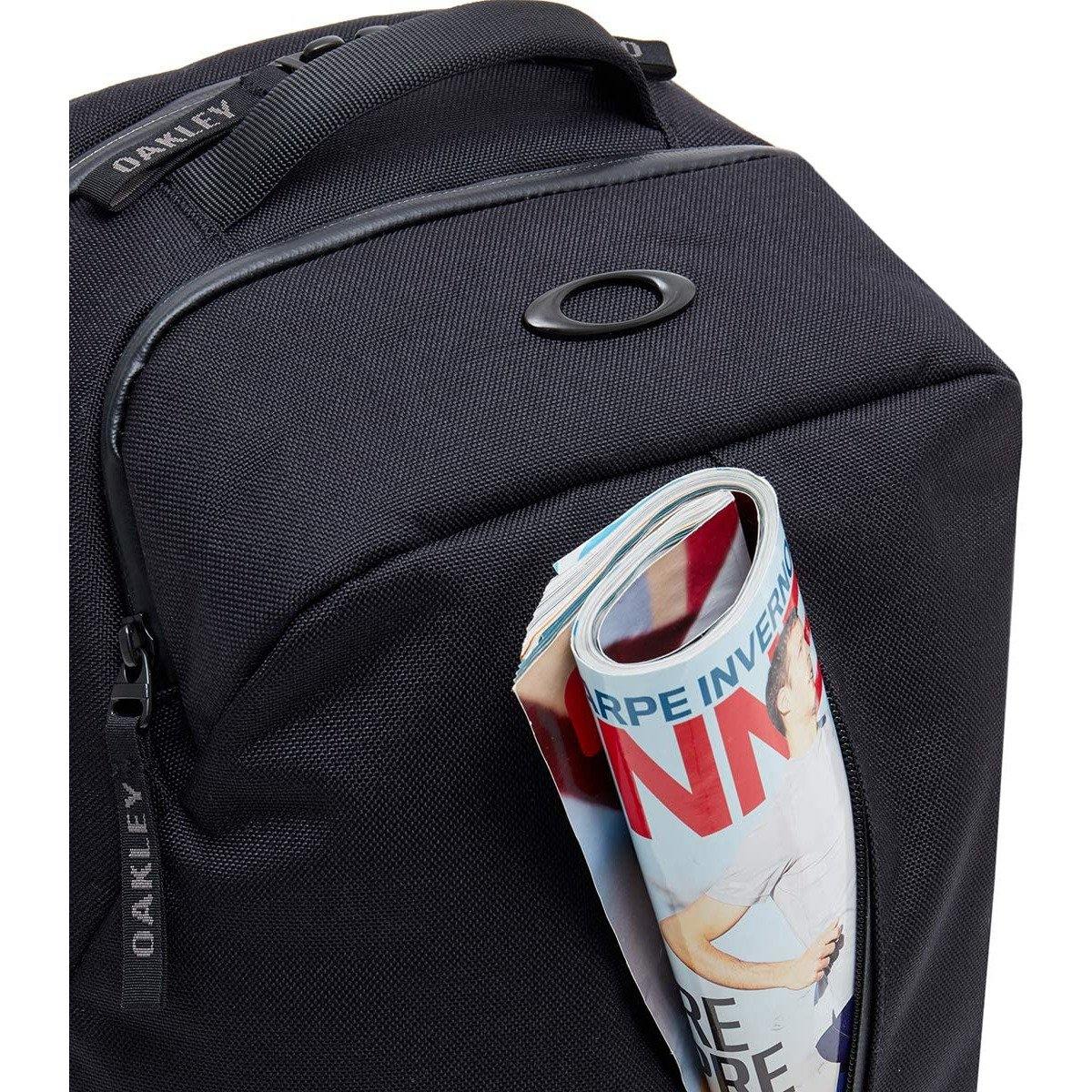[921586-02E] Mens Oakley Snow Backpack - sneakAR