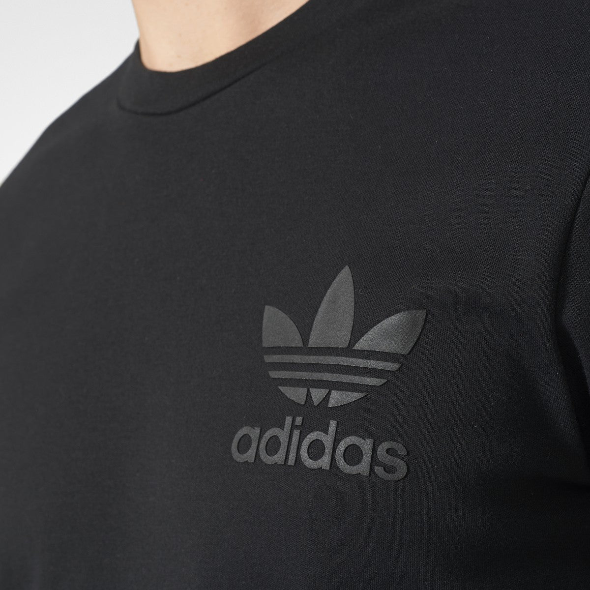 [BR2034] Mens Adidas Originals Curated Crew Shirt