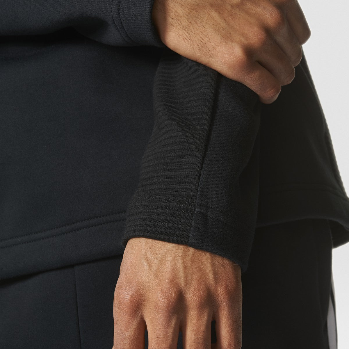 [BR2054] Mens Adidas Originals Curated Halfzip