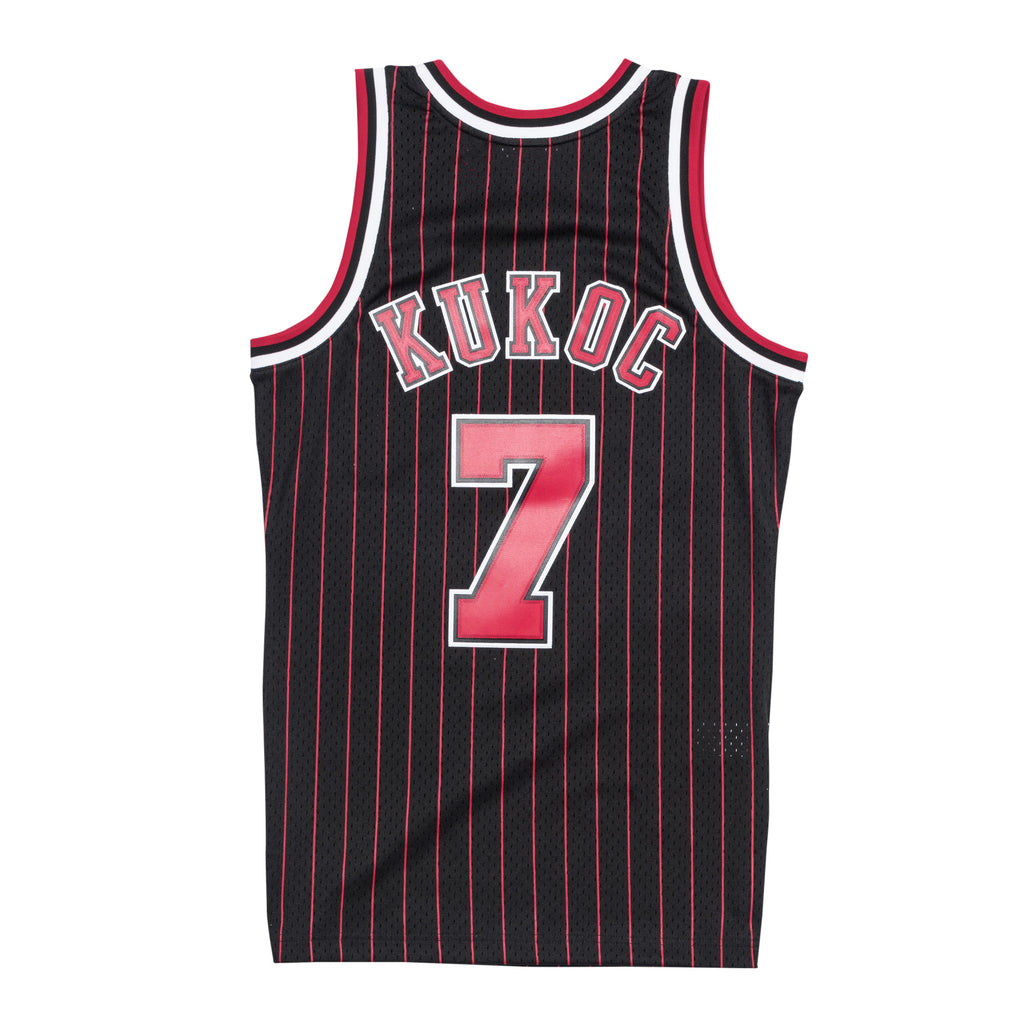 Mens Mitchell & Ness NBA Swingman Jersey Bulls 95-96 Toni Kukoc