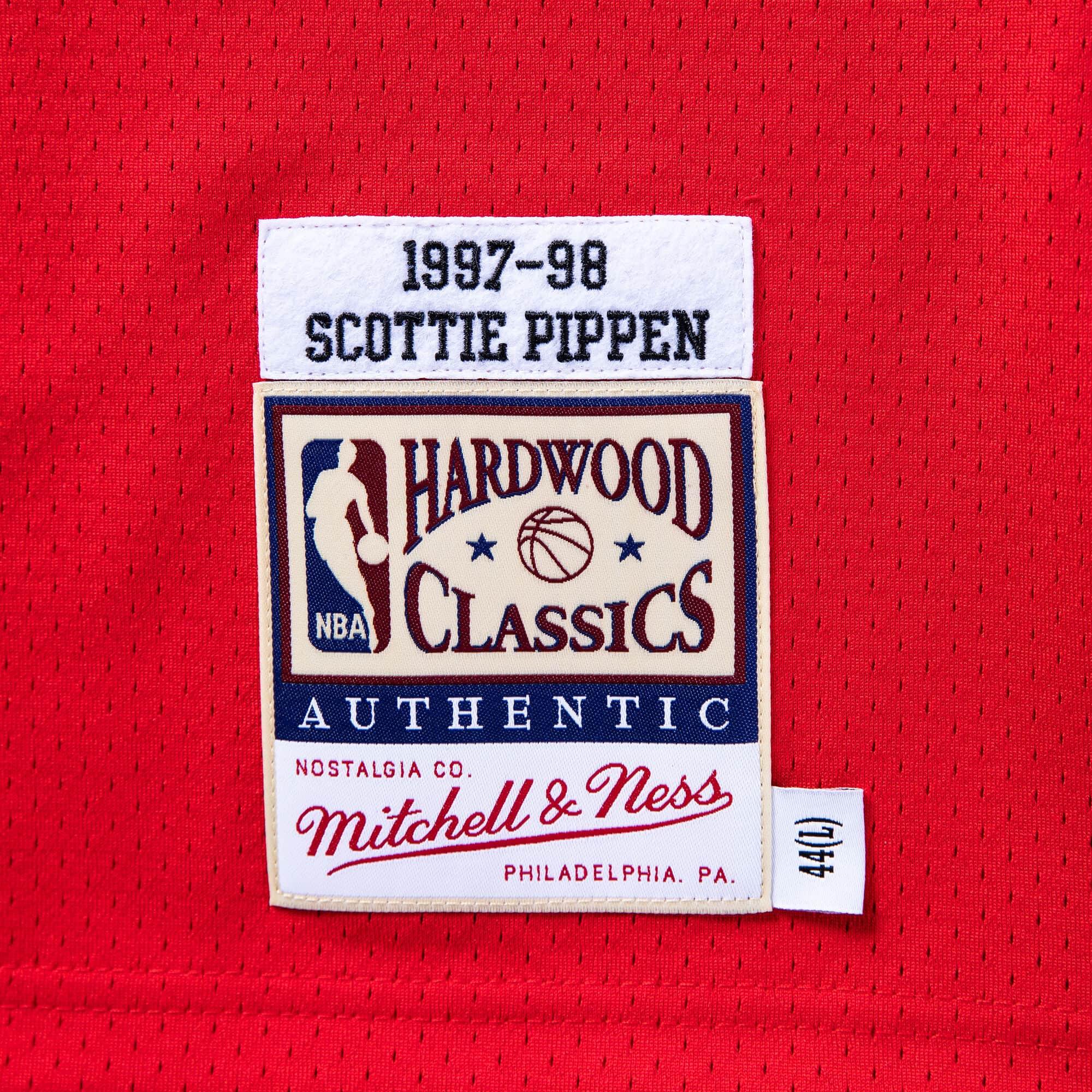 Mens Mitchell & Ness NBA Authentic Jersey 1997 Chicago Bulls Scottie Pippen #33 - sneakAR