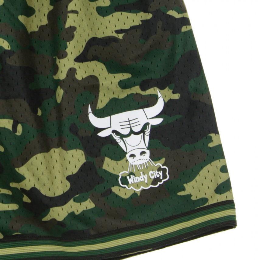 Mens Mitchell & Ness NBA Camo Mesh Shorts Chicago Bulls - sneakAR